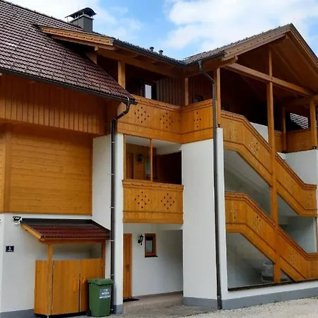 In Bach Mit Terrasse Und Garten
